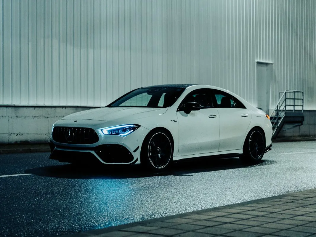 Biały Mercedes-AMG CLA 45 S z floty Ferrum Cars